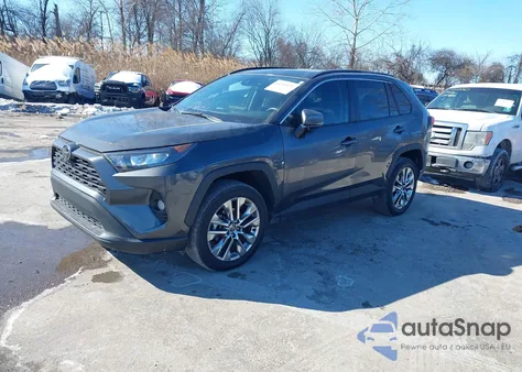 2021 Toyota Rav4 Xle Premium z USA, uszkodzony, nr VIN 2T3C1RFV5MC142395